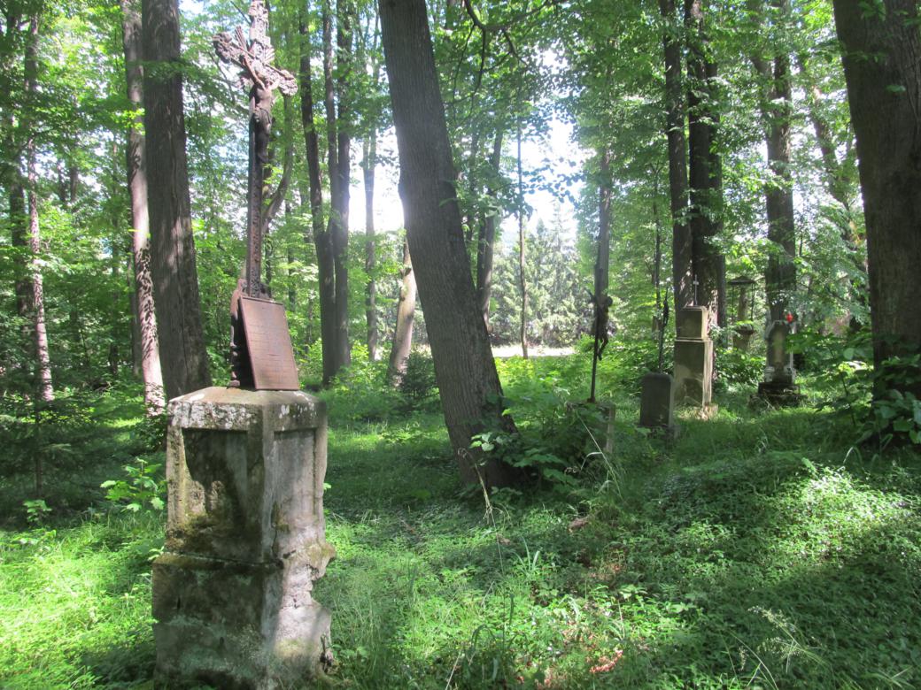 Stary cmentarz w Nawojowej (17).jpg