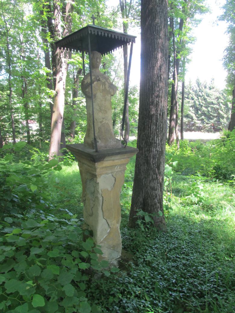 Stary cmentarz w Nawojowej (18).jpg