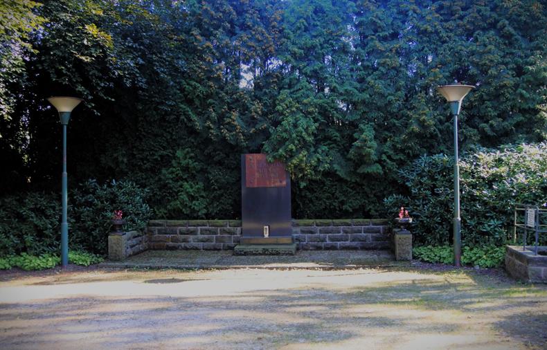 Pomnik (1).JPG
