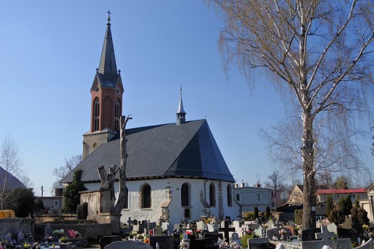 Na cmentarzu w Miłkowie (2).JPG