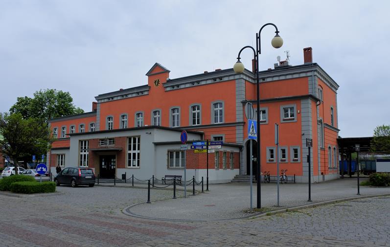 Namysłów - dworzec kolejowy (1).JPG
