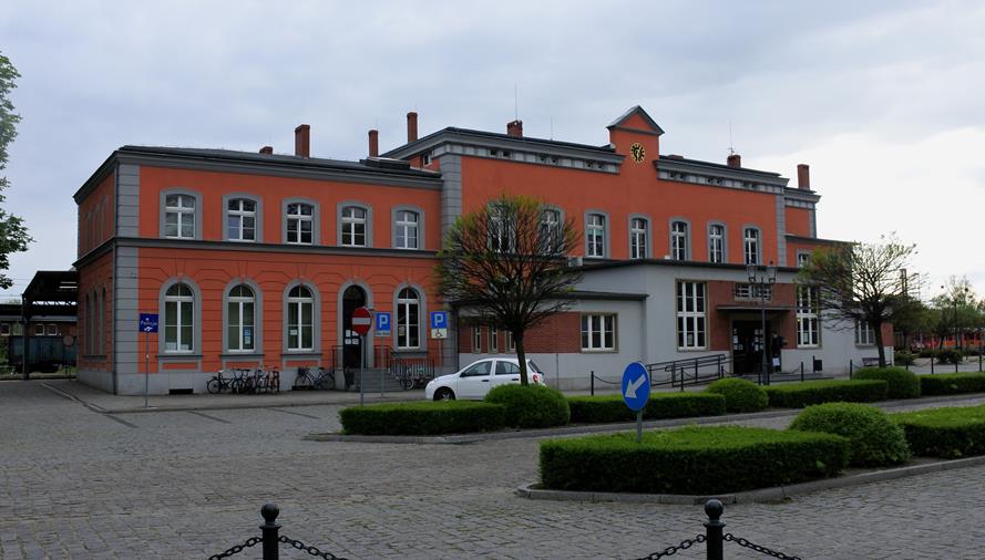 Namysłów - dworzec kolejowy (2).JPG