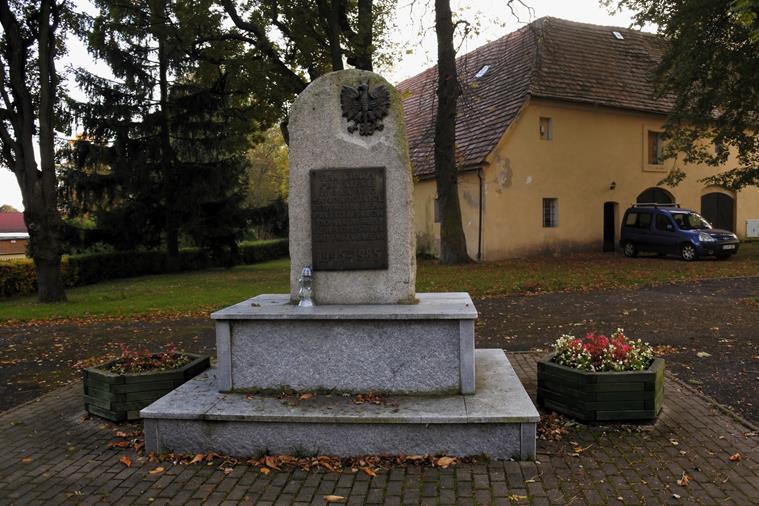 Lubomierz - pomnik zwycięstwa nad faszyzmem (1).JPG