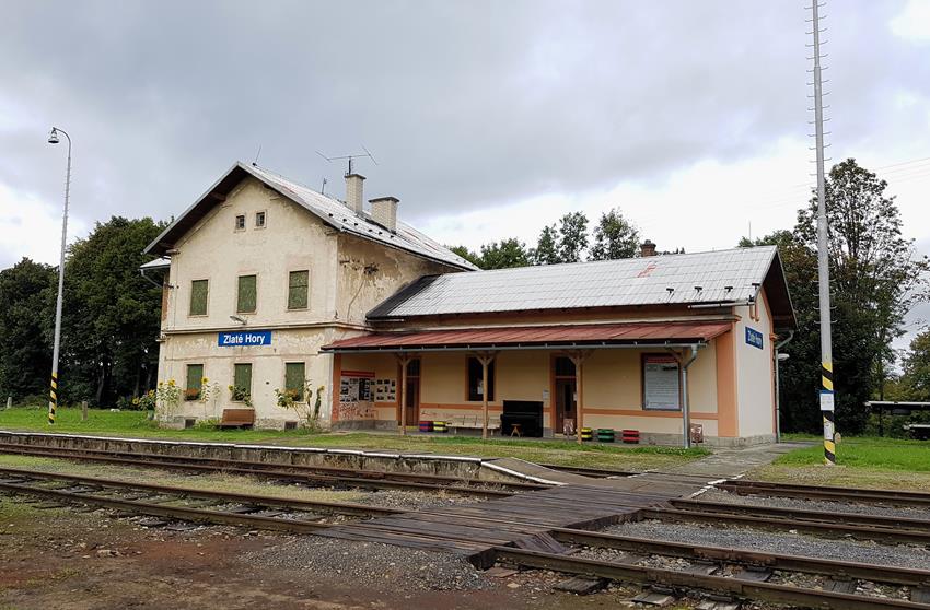 Zlaté Hory - stacja kolejowa (1).jpg