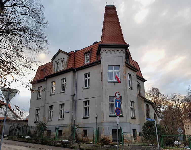 Dom przy ulicy Ziębickiej (4).jpg