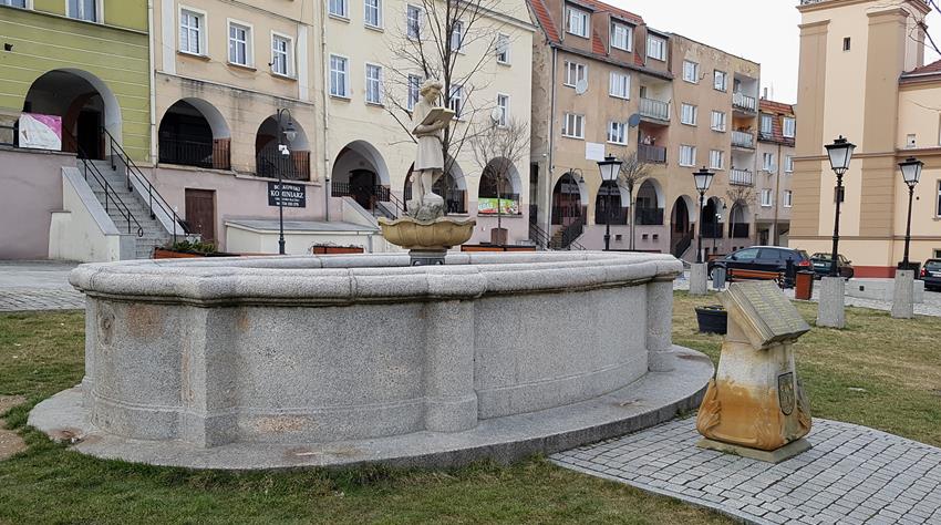 Bolków - fontanna (1).jpg