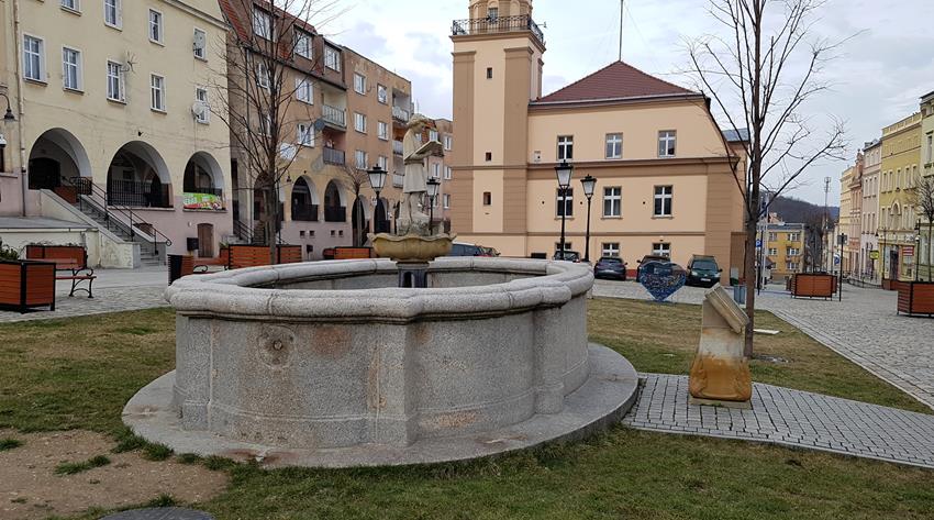 Bolków - fontanna (7).jpg