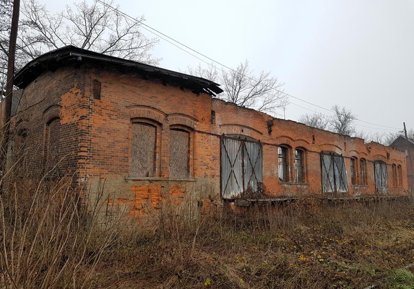Ruiny magazynu kolejowego (5).jpg