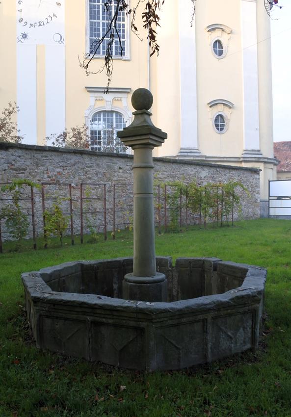 Pręgierz klasztorny (2).JPG