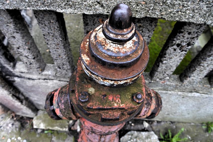 Przedwojenny hydrant (3).JPG