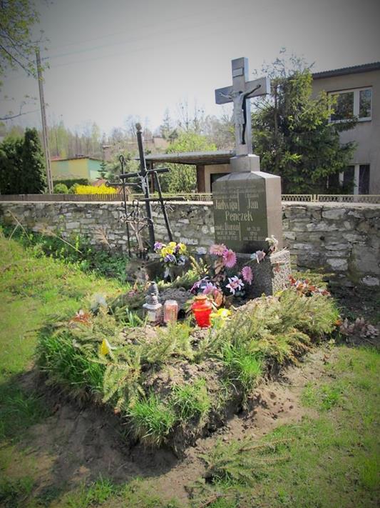 Stary cmentarz w Dziećkowicach (3).JPG