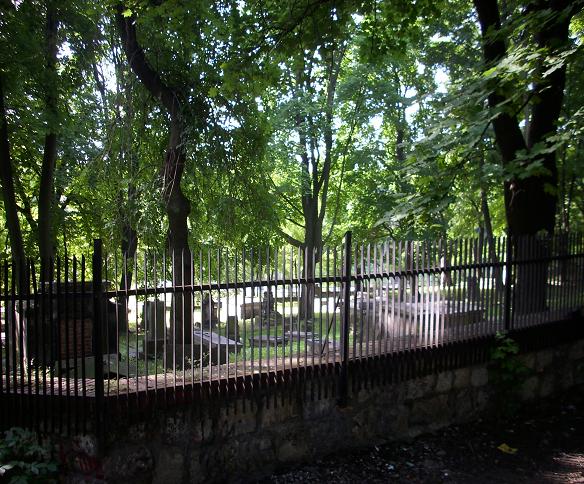 02. Stary Cmentarz w Podgórzu - lipiec 2011 r..JPG