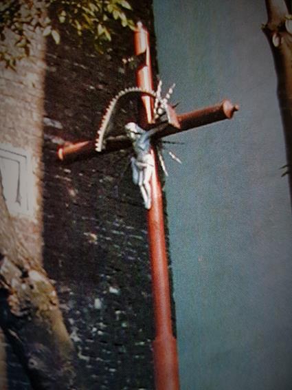 Krzyż z lampy ulicznej (2).jpg