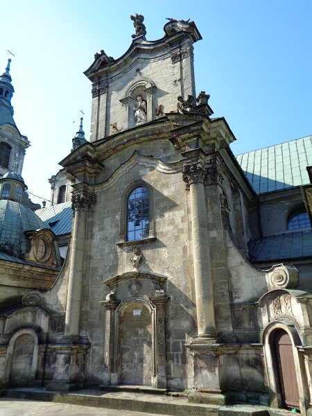 Jedrzejow klasztor fasada transeptu.JPG