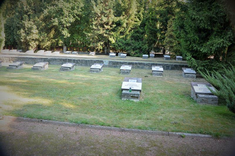 Cmentarz Żołnierzy Armii Czerwonej (18).JPG