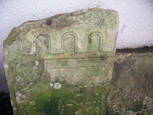 Lapidarium ze starych nagrobków (3).jpg