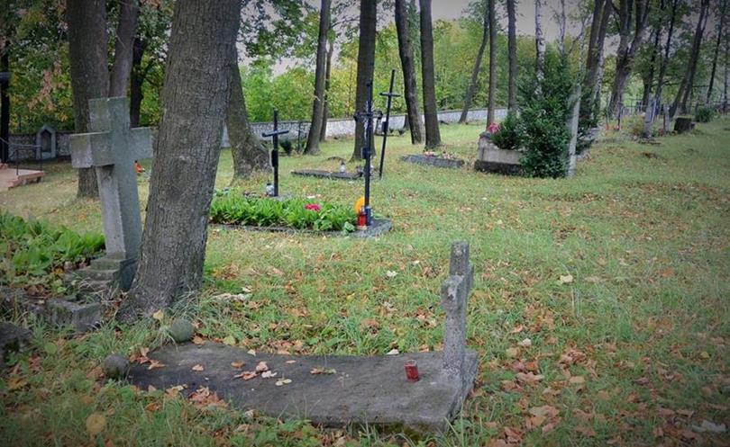 Stary cmentarz w Płokach (3).JPG