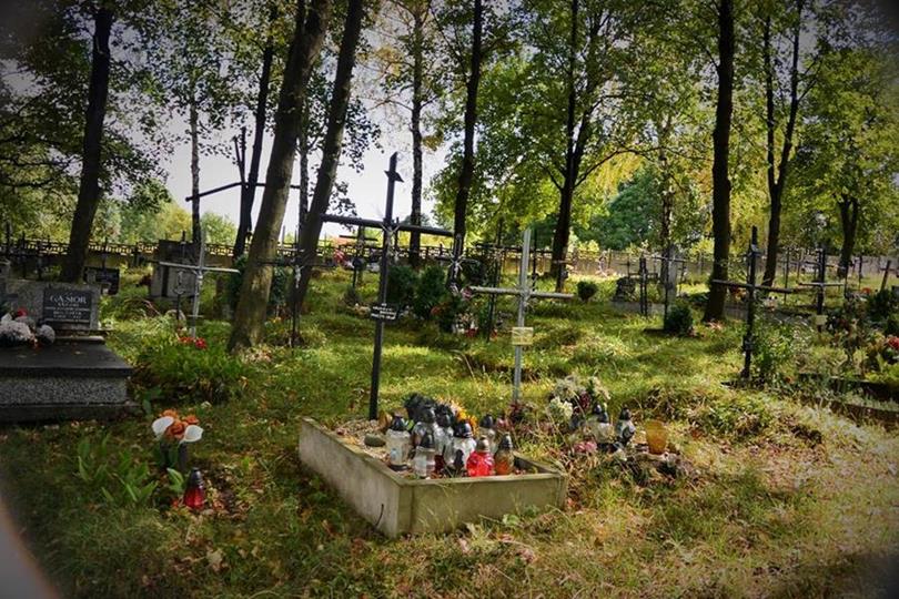 Stary cmentarz w Płokach (13).JPG