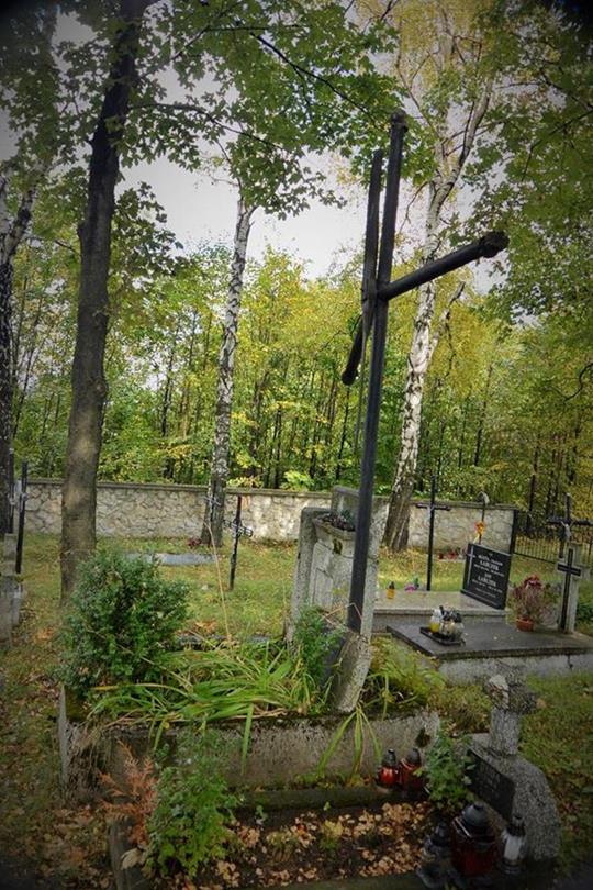 Stary cmentarz w Płokach (15).JPG