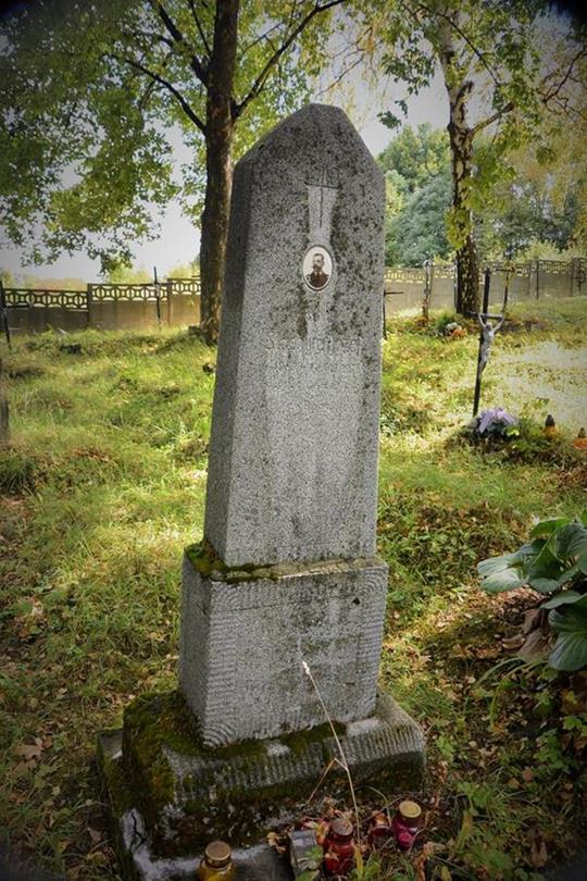 Stary cmentarz w Płokach (16).JPG