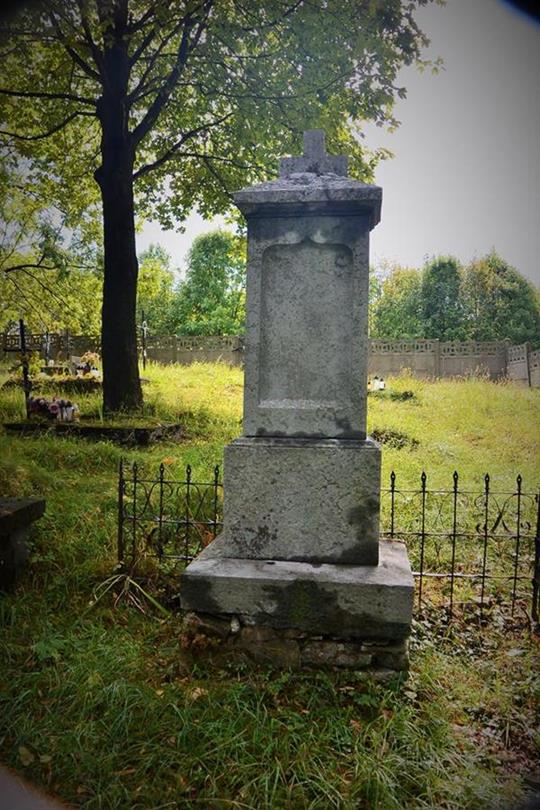 Stary cmentarz w Płokach (24).JPG