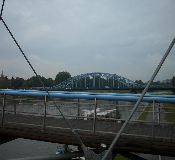 Most Piłsudskiego - widok z kładki Bernatka.JPG