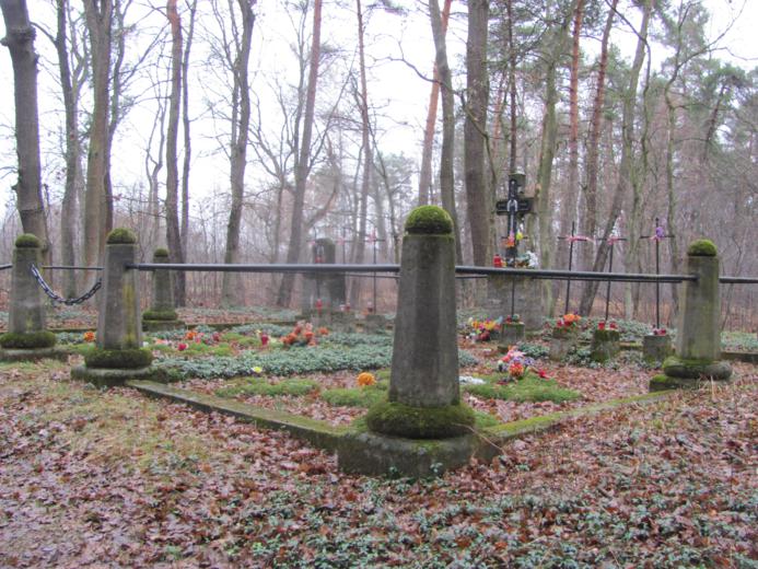 Wrzępia - cmentarz wojenny (1).jpg