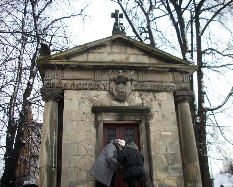 Brzezie - mauzoleum Żeleńskich - 5.JPG