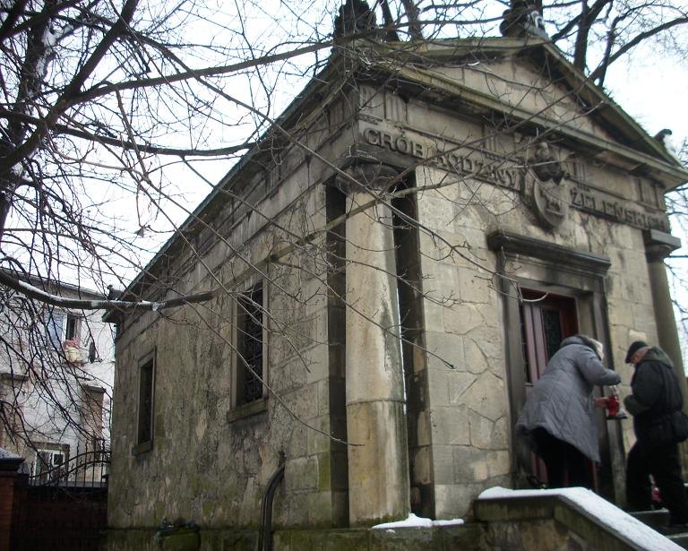 Brzezie - mauzoleum Żeleńskich - 6.JPG