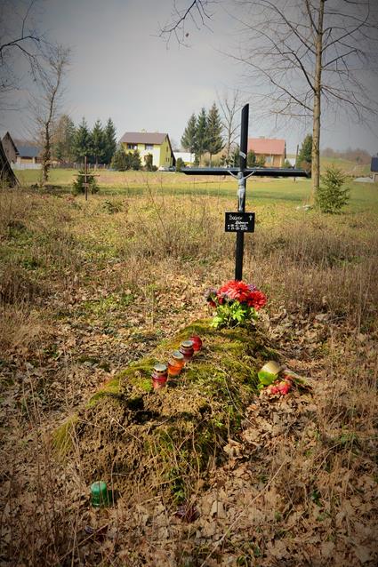 Na cmentarzu w Woli Krzywieckiej (9).JPG