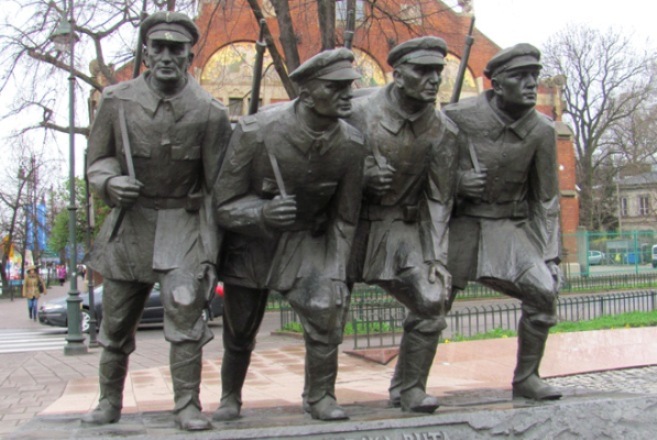 03. Pomnik Piłsudskiego.JPG