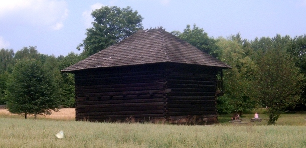 1. Spichlerz plebański z Wojkowic Kościelnych.jpg