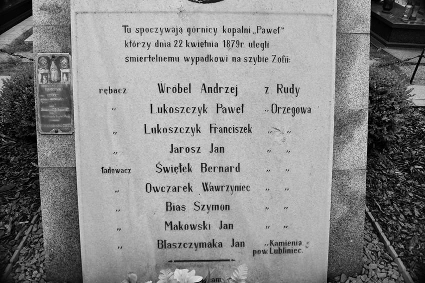 Grób ofiar wypadku w kopalni Paweł z dnia 22 kwietnia 1879 roku (4).JPG