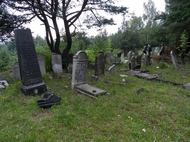 Nowy cmentarz żydowski w Olkuszu2.JPG