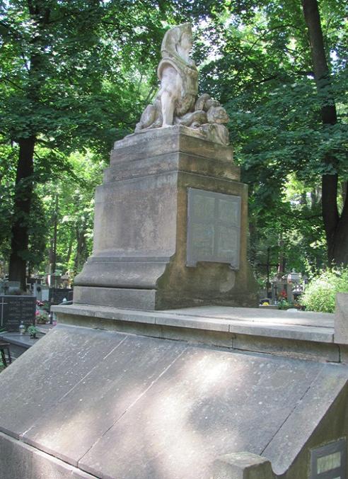 Sfinks na grobie Talowskiego - fot. 1.JPG