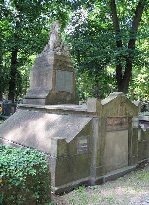 Sfinks na grobie Talowskiego - fot. 4.JPG