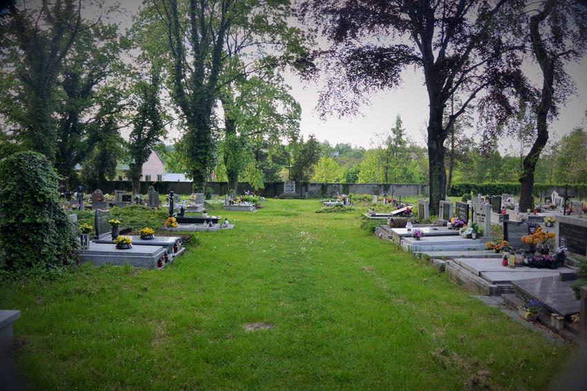 Na cmentarzu (8).JPG
