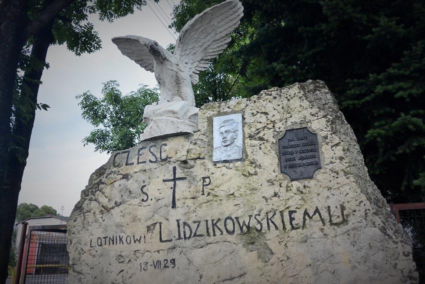 Ludwik Idzikowski - pomnik (4).JPG