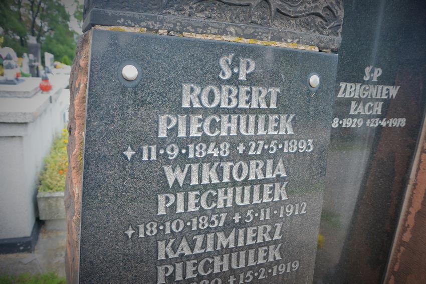 Grobowiec rodziny Piechulek, pochodzący prawdopodobnie z 1912 roku (5).JPG