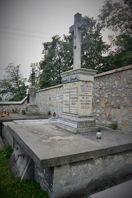 Grobowiec rodziny Styniewskich i rodziny Knedyk, rok 1900 (1).JPG