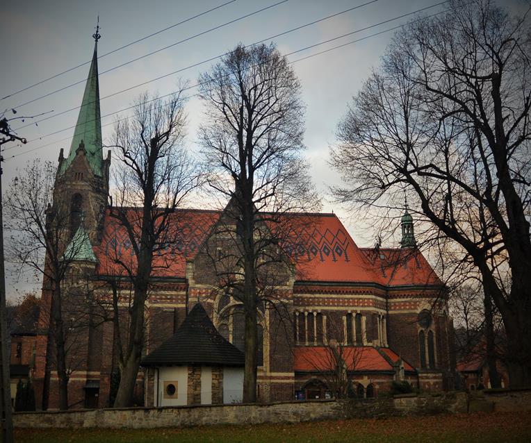 Sucha Beskidzka - kościół (1).JPG