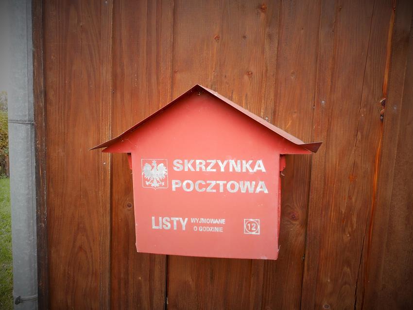 Skansen w Nowym Sączu - skrzynka umieszczona na szkole z Nowego Rybia (2).JPG