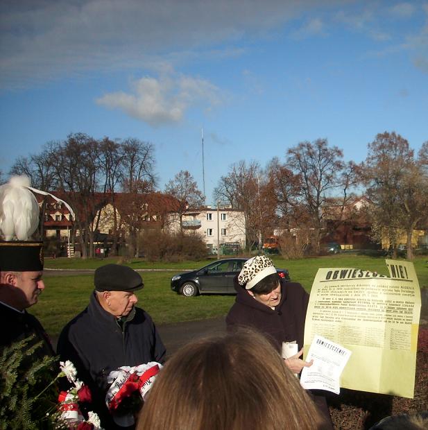 Pod pomnikiem w Wieliczce - 2013 r..JPG