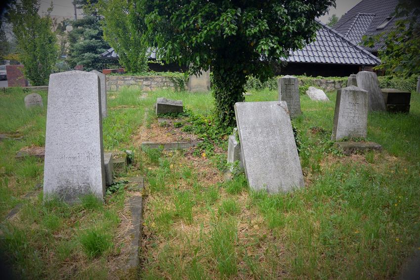 Na cmentarzu (10).JPG