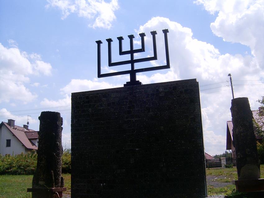 Cmentarz żydowski, rok 2005 (1).jpg