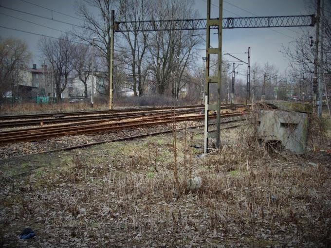 Schron przy torowisku, obok Huty Będzin (7).jpg