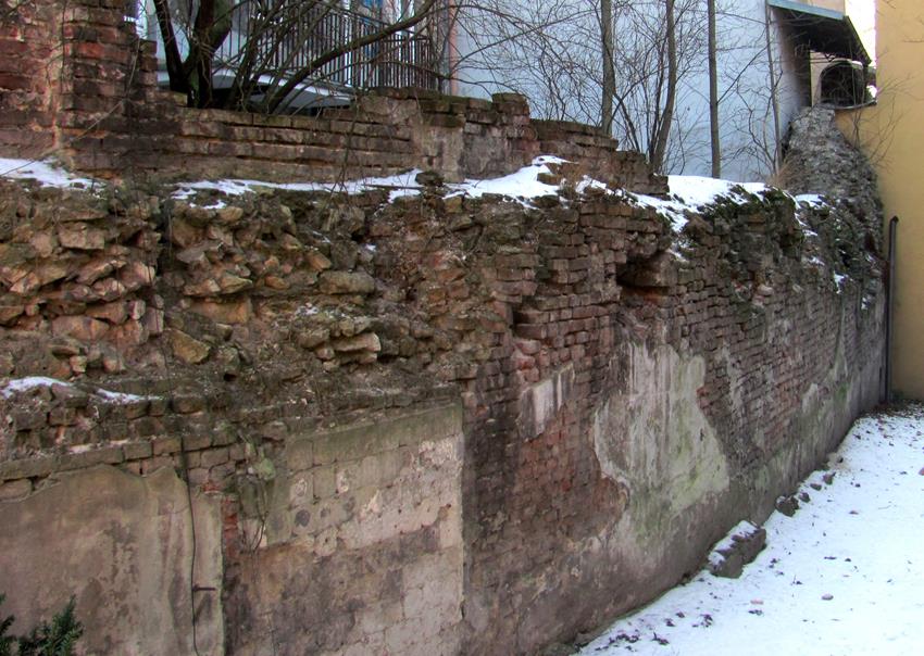 4. Mur Kazimierza z okna przychodni u Bonifratrów.JPG